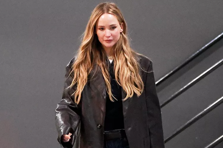 Jennifer Lawrence Just Showed Us How to Dress Up Jeans for Winter  Similar Straight-Leg Styles Start at $28