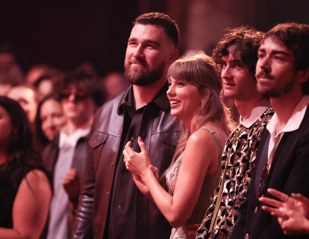 Media Frenzy and Social Media Reactions